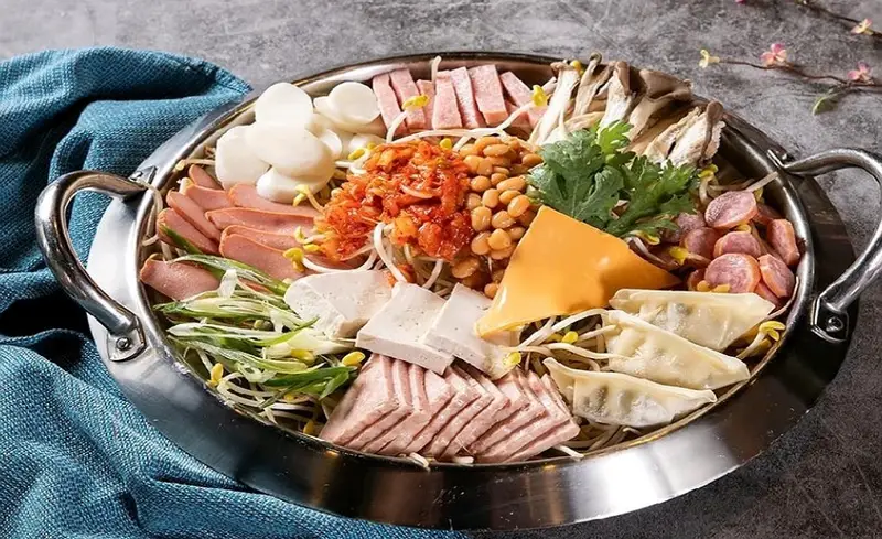 쉐프의부대찌개 & 10번가고깃집 수원탑동점 사진 1