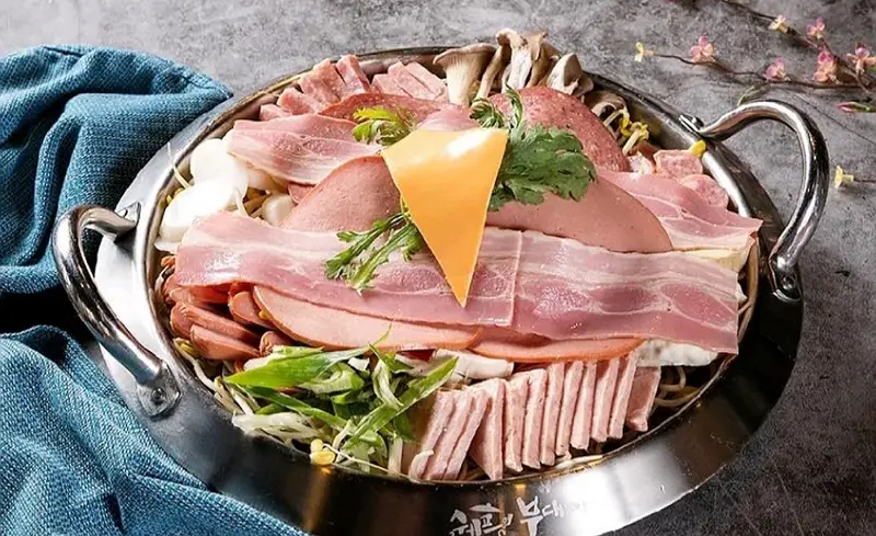 쉐프의부대찌개 & 10번가고깃집 수원탑동점 사진 4