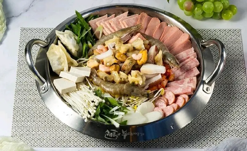 쉐프의부대찌개 & 10번가고깃집 수원탑동점 사진 5
