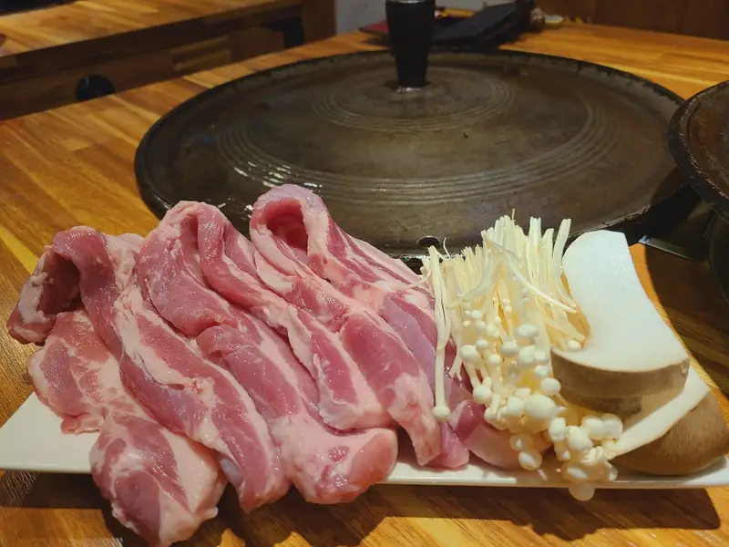 솥뚜껑생삼겹살 사진 1
