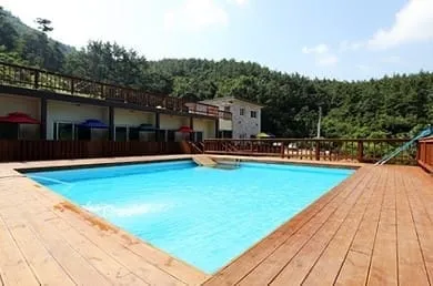 낮은굴뚝 애견펜션 사진 5