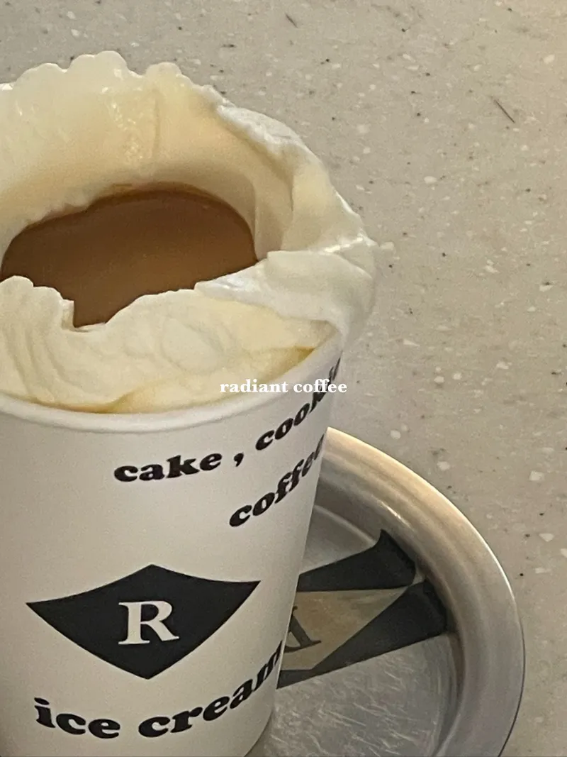 RADIANT COFFEE 사진 2